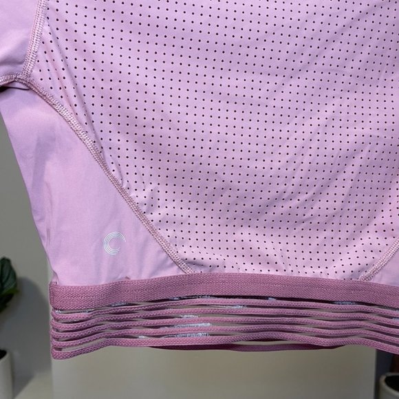 Cropped Athletic Shirt - Picture 3 of 4